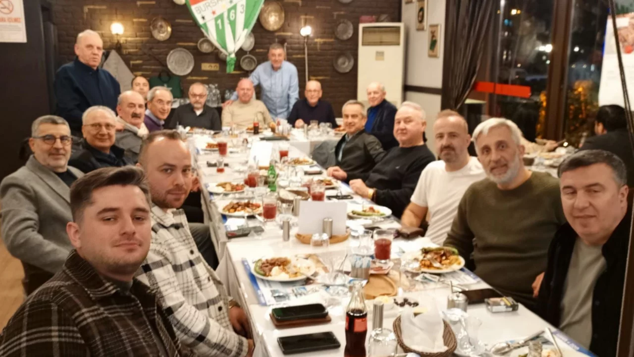 Bursasporlular Derneği iftar programında bir araya geldi 