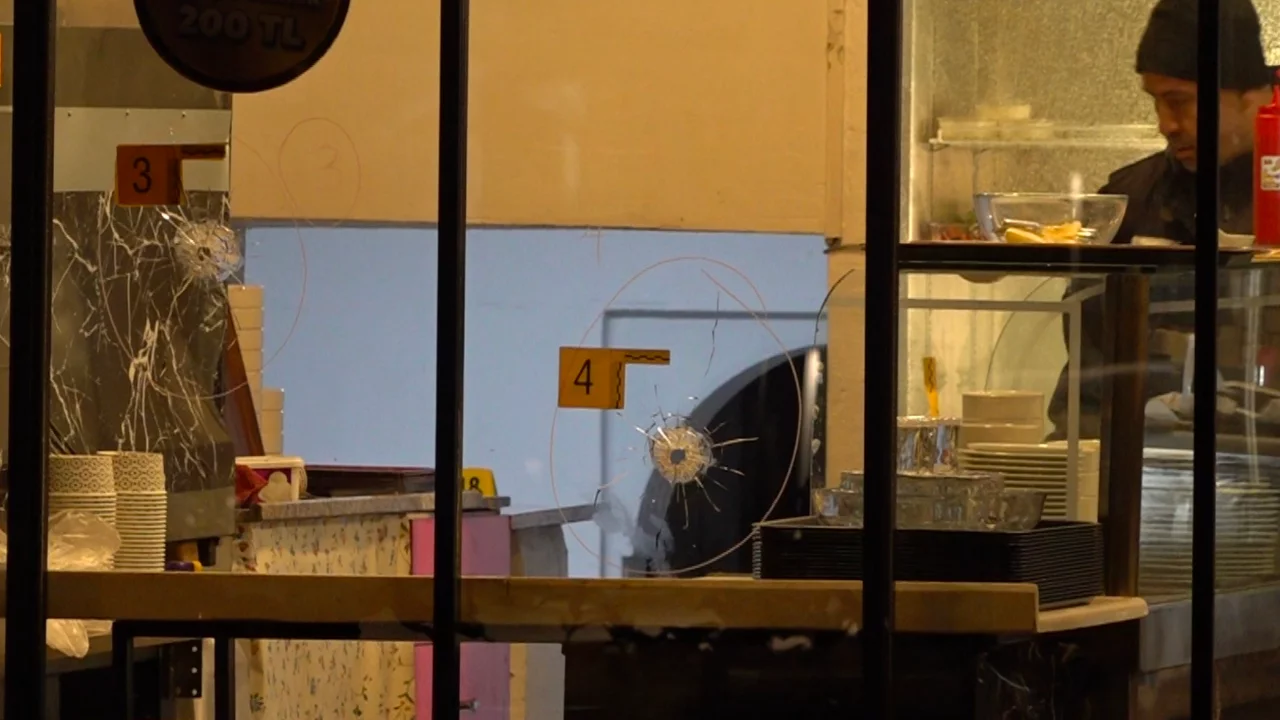 Çanakkale'de bir lokantaya düzenlenen silahlı saldırıda 1 kişi yaralandı
