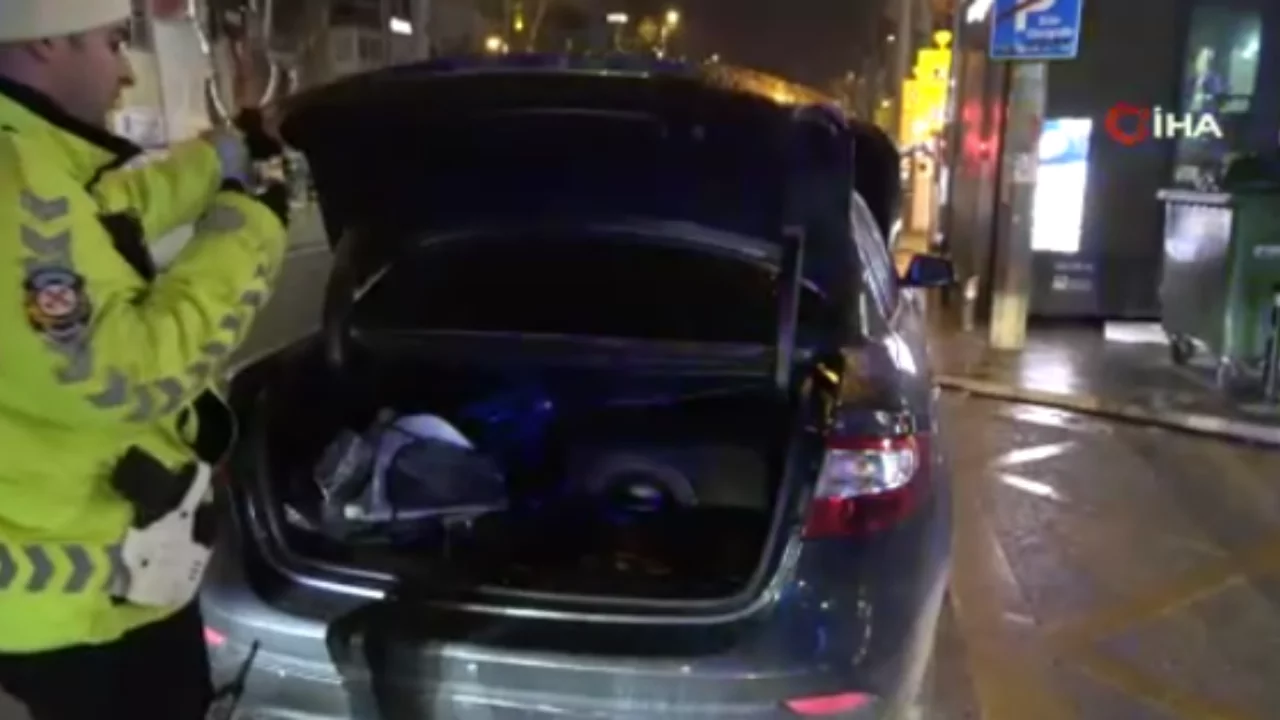 Yüksek sesli müzik sistemi olan araç sürücüsüne ceza yağdı