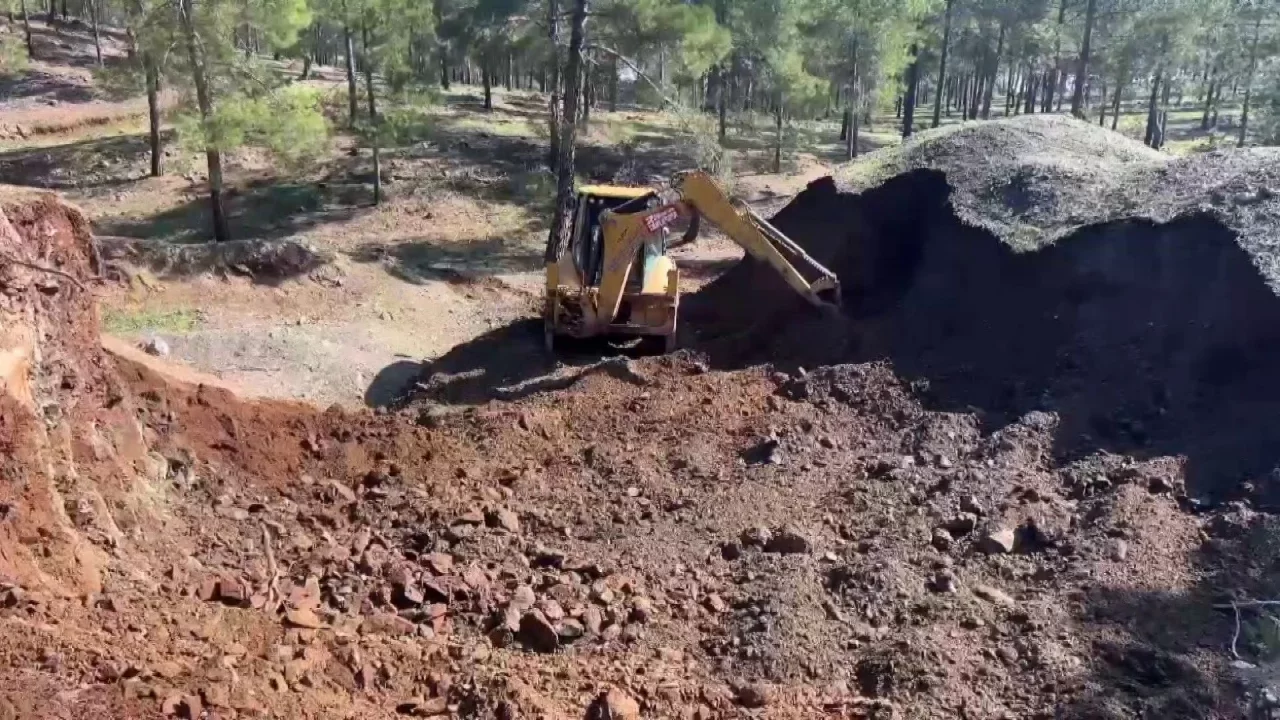 Cüneyt'e mezar olan çukur kapatıldı