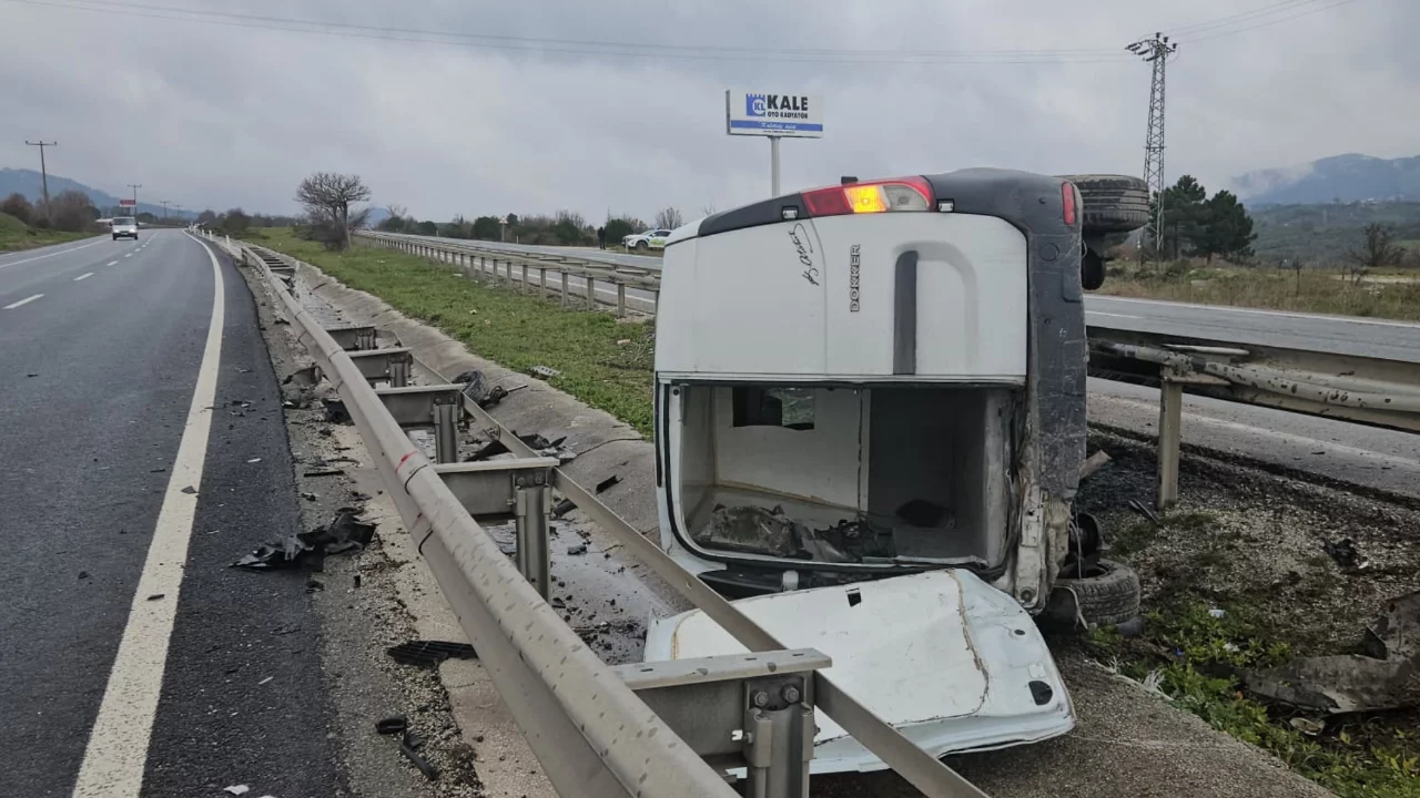 Bursa-Yalova yolunda korku dolu anlar: Araç takla attı