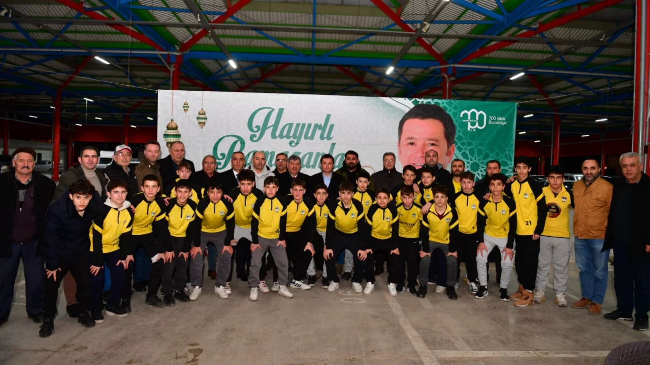 Başkan Erkan Aydın Panayır'da vatandaşlarla gönül sofrasında buluştu