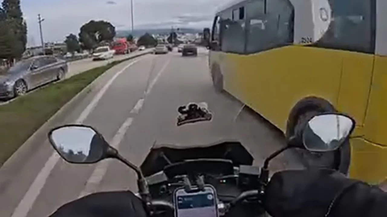 Bursa'da yürekleri ağza getiren anlar! Saniyelik refleks faciayı önledi