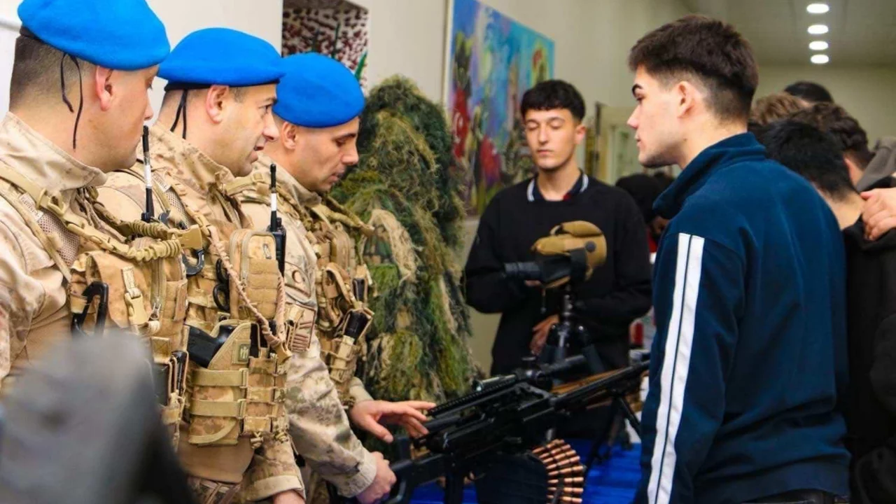 Bursa İl Jandarma'dan Fen Lisesi öğrencilerine tanıtım