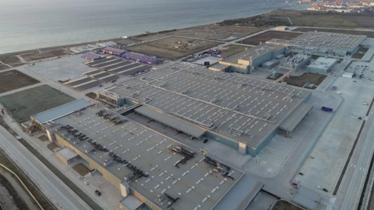 Bursa'daki dev fabrika taşları yerinden oynatacak! Yarı fiyatına yeni model geliyor...