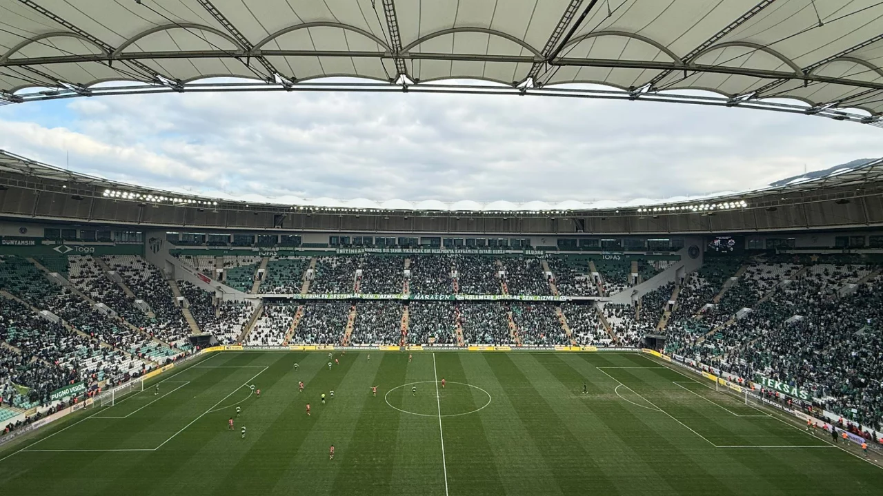 Bursaspor'dan 'şov akşamı' sonrası açıklamalar! "Her maç final"