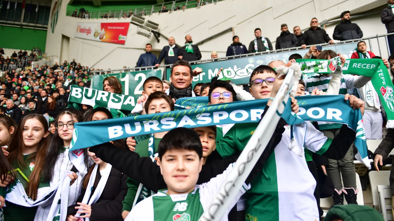Başkan Erkan Aydın çocuklarla Bursaspor coşkusunu paylaştı