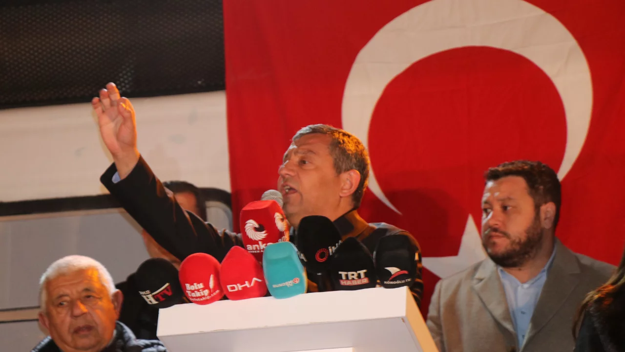 &Ouml;zg&uuml;r &Ouml;zel: "Tanju'yla gurur duyuyoruz"