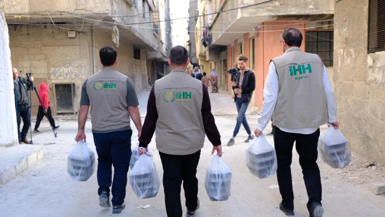 İHH Bursa Şubesi Yermük Mülteci Kampı'nda iftar düzenledi 