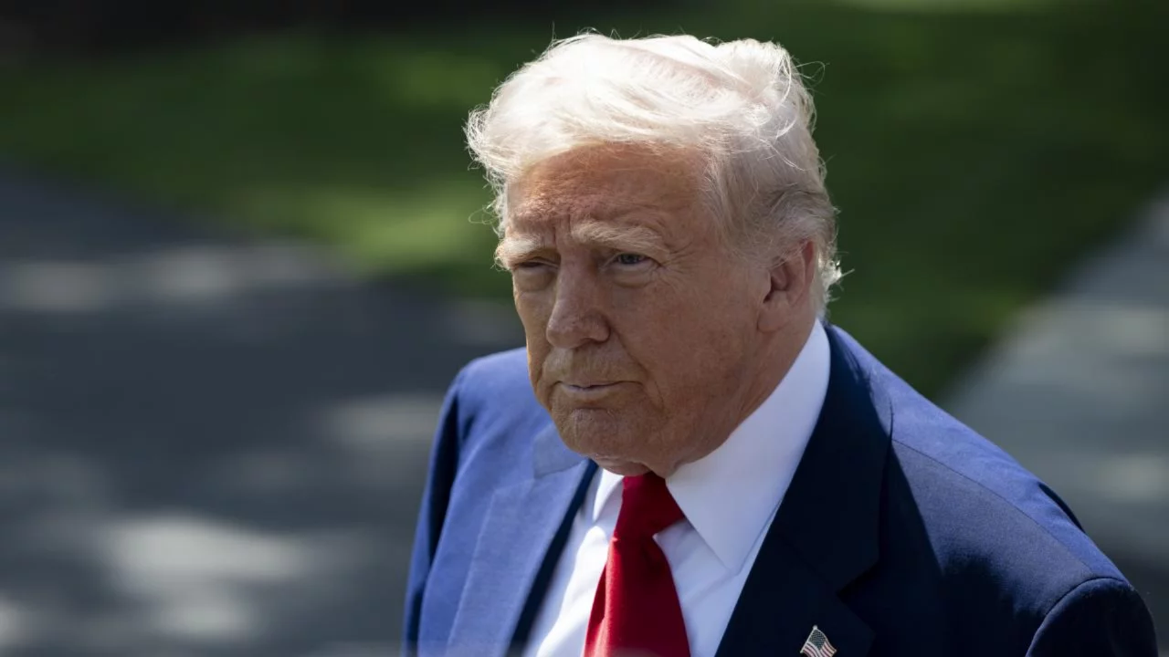 Trump'tan İran mesajı: Ağır darbe alıyorlar 