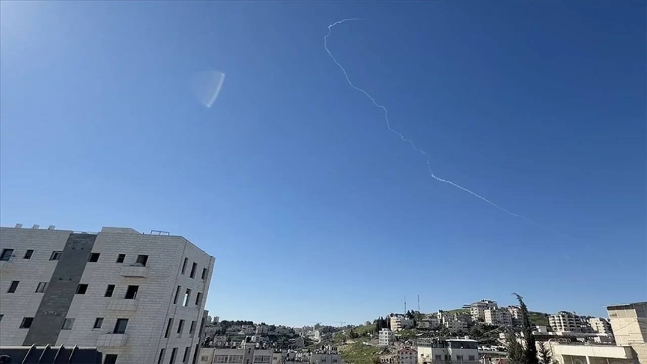 Tahran'da art arda patlamalar yaşanıyor