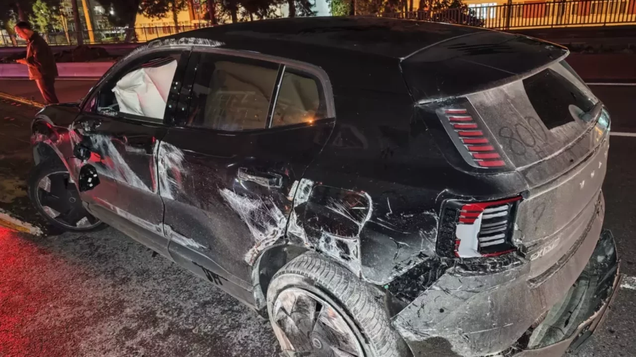 Takla atan otomobildeki 2 kişi yaralandı