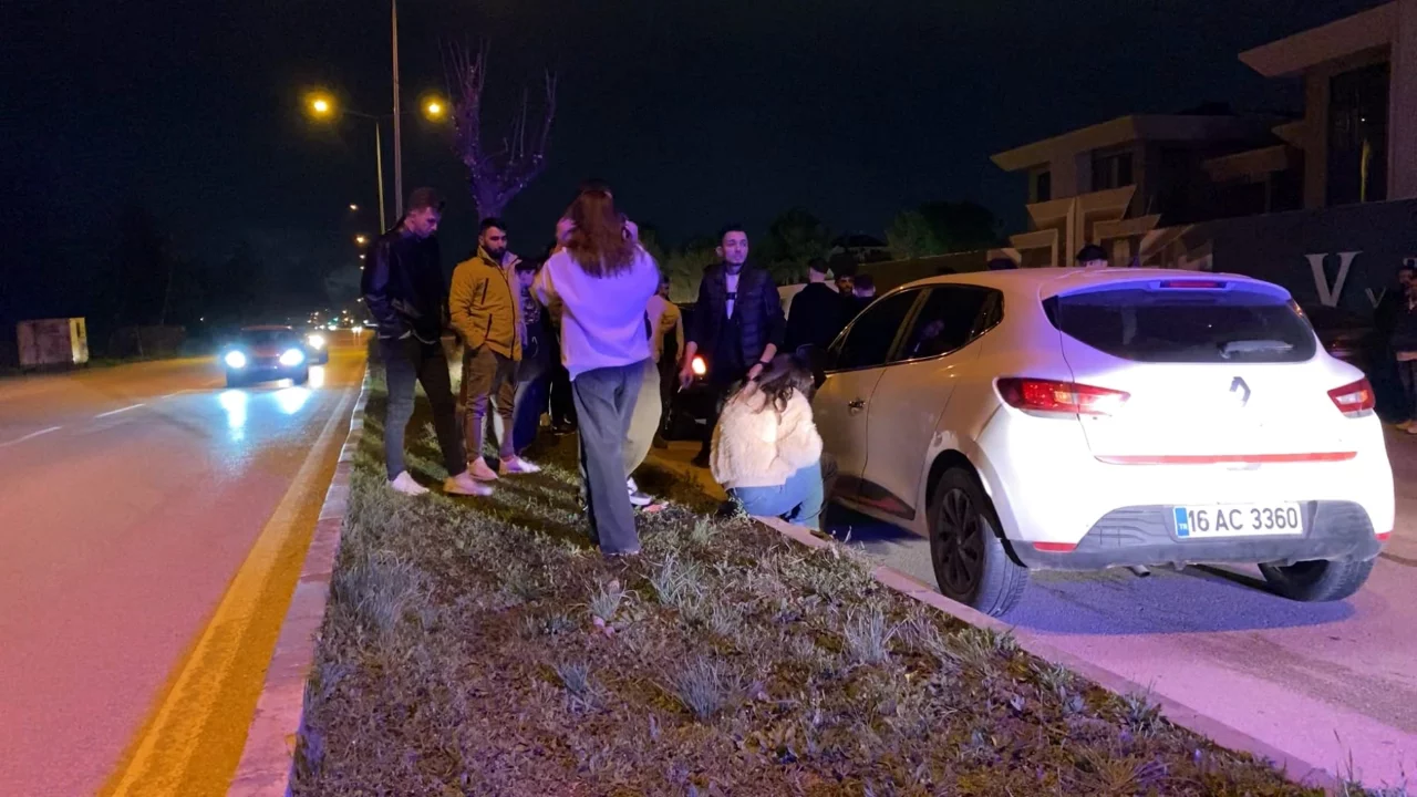 Bursa İnegöl'de iki otomobil çarpıştı