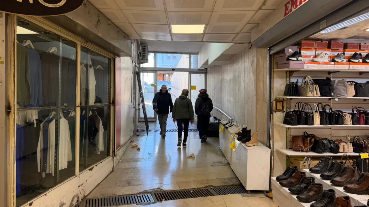 Bursa'nın göbeğindeki esnaf tepkili: Bu manzara yakışmıyor!