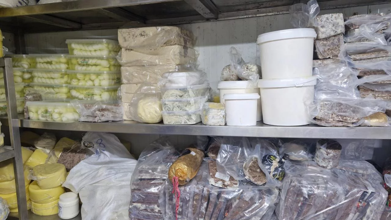 Rize'de t&uuml;ketime uygun olmayan 9,7 ton gıda imha edilecek