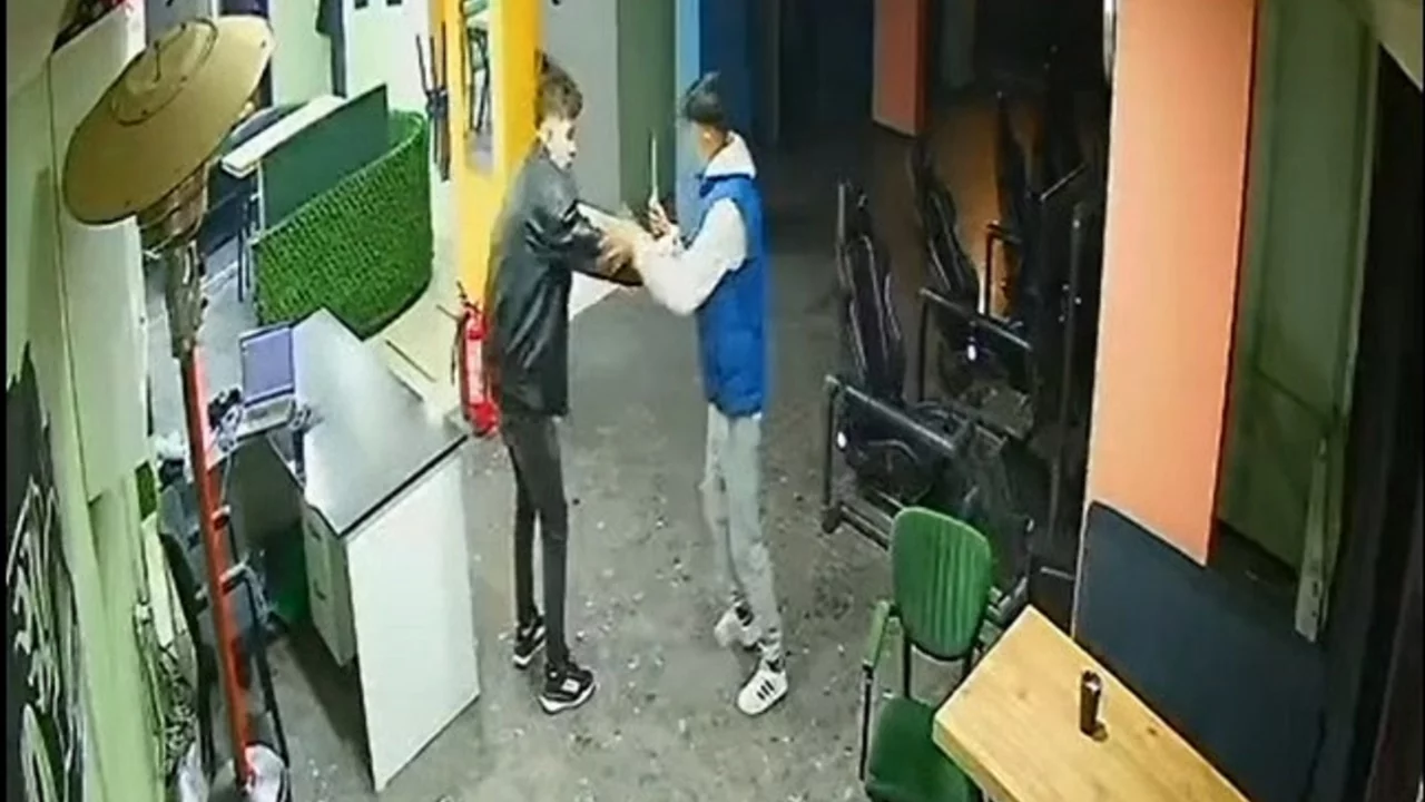 İnternet kafede dehşet! Biri 18 diğeri 17 yaşında...