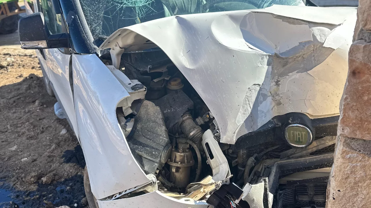 Kaza yapan yakınlarını ziyaretten dönen çift kazada yaralandı