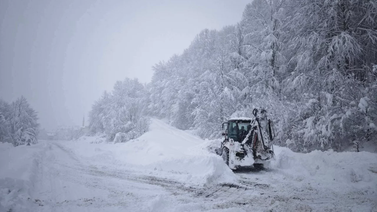 Ordu'nun 13 ilçesinde eğitime kar engeli