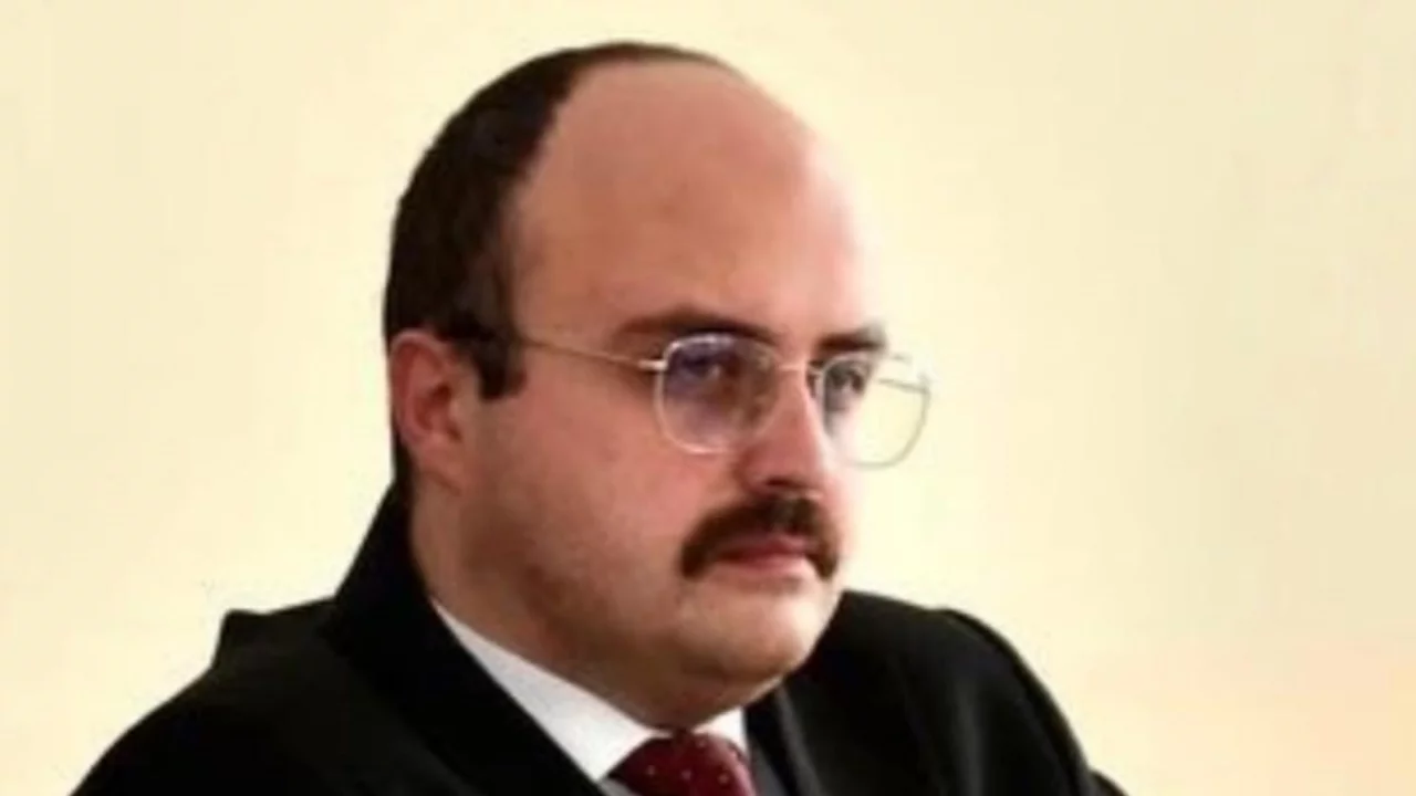 Genç savcı kalbine yenik düştü