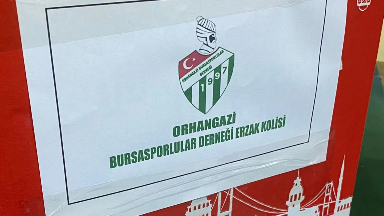 Bursaspor sevdası sahaya indi! Taraftarlardan ihtiyaç sahiplerine erzak desteği...
