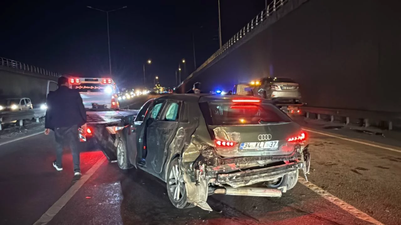 Kocaeli'de zincirleme trafik kazasında 5 kişi yaralandı 