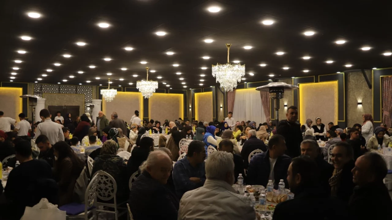 Konya'da öksüz ve yetim çocuklar iftarda buluştu 