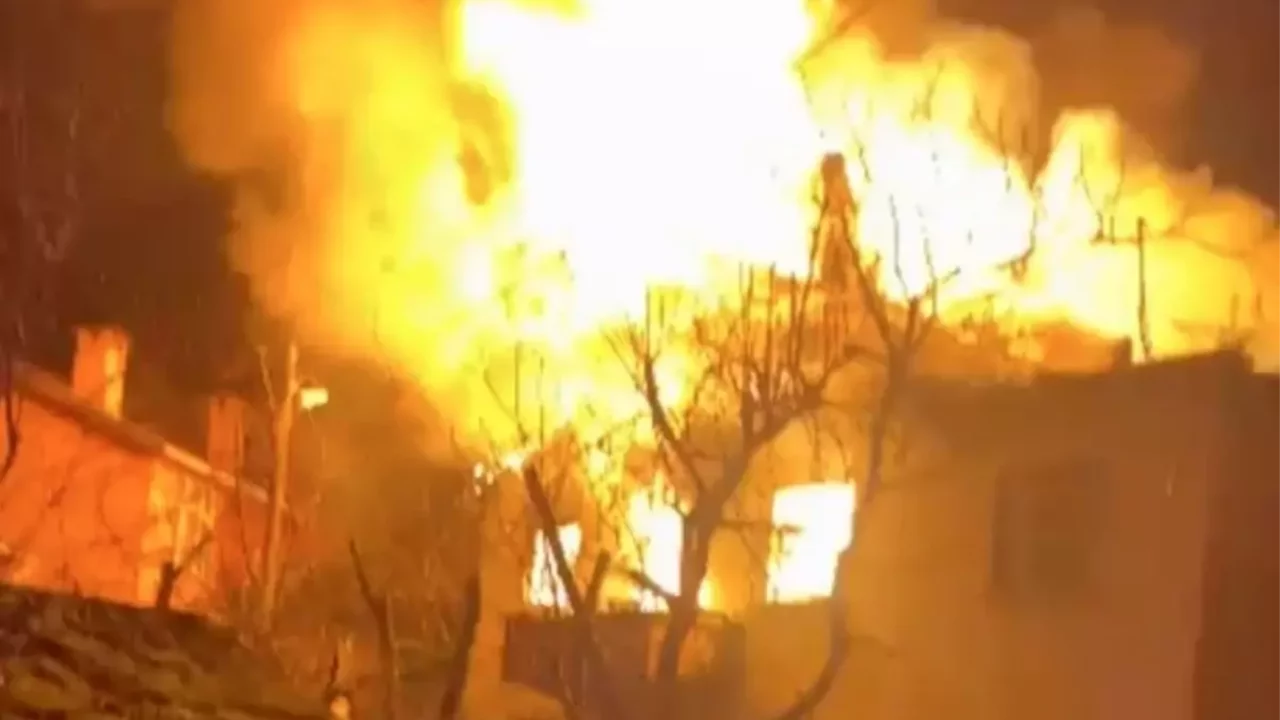 Ev alevlere teslim oldu...