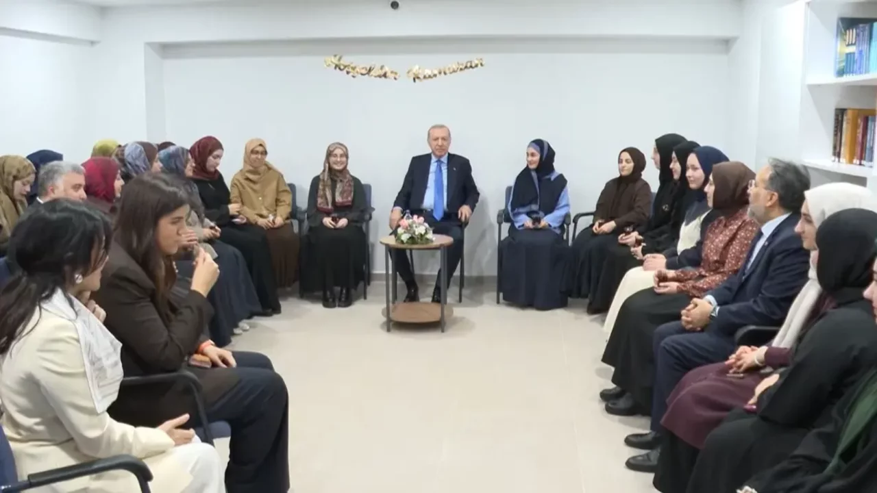 Cumhurbaşkanı Erdoğan üniversite öğrencileri ile bir araya geldi 