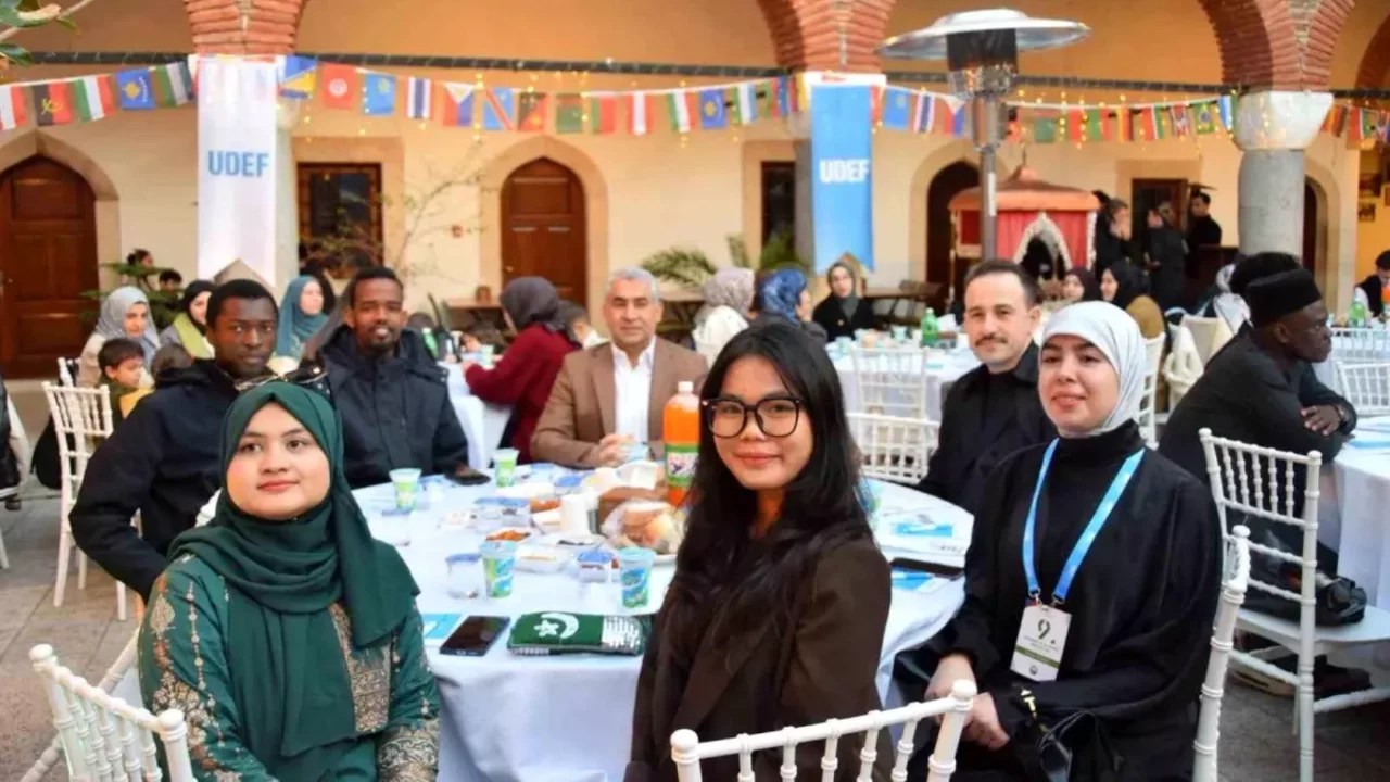 ADÜ Rektörü Kent, uluslararası öğrencilerin iftarına katıldı