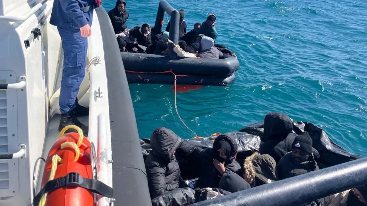 31 düzensiz göçmen denizde kurtarıldı