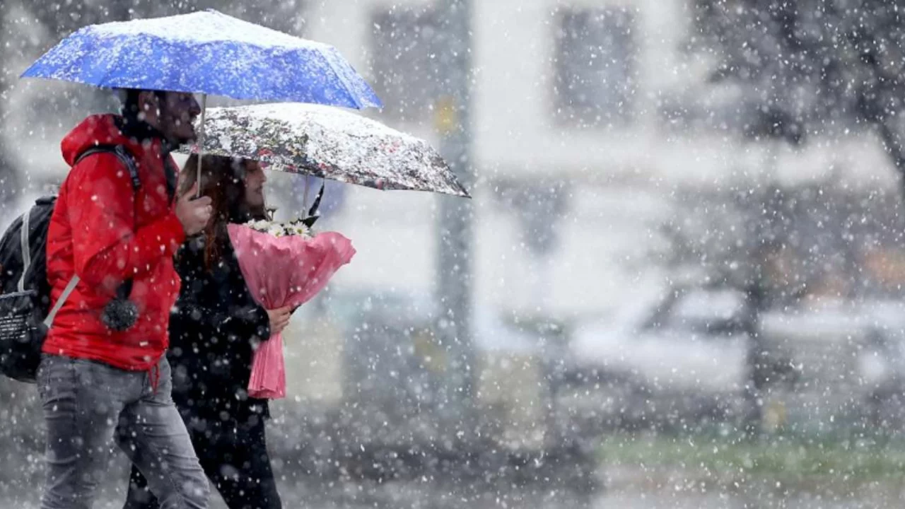 Meteoroloji'den "dondurucu" uyarı: Önce güneş sonra kar ve sağanak! 