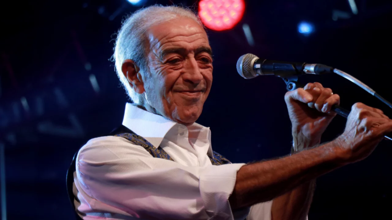  Edip Akbayram ölüm yıl dönümünde mezarı başında anılacak 