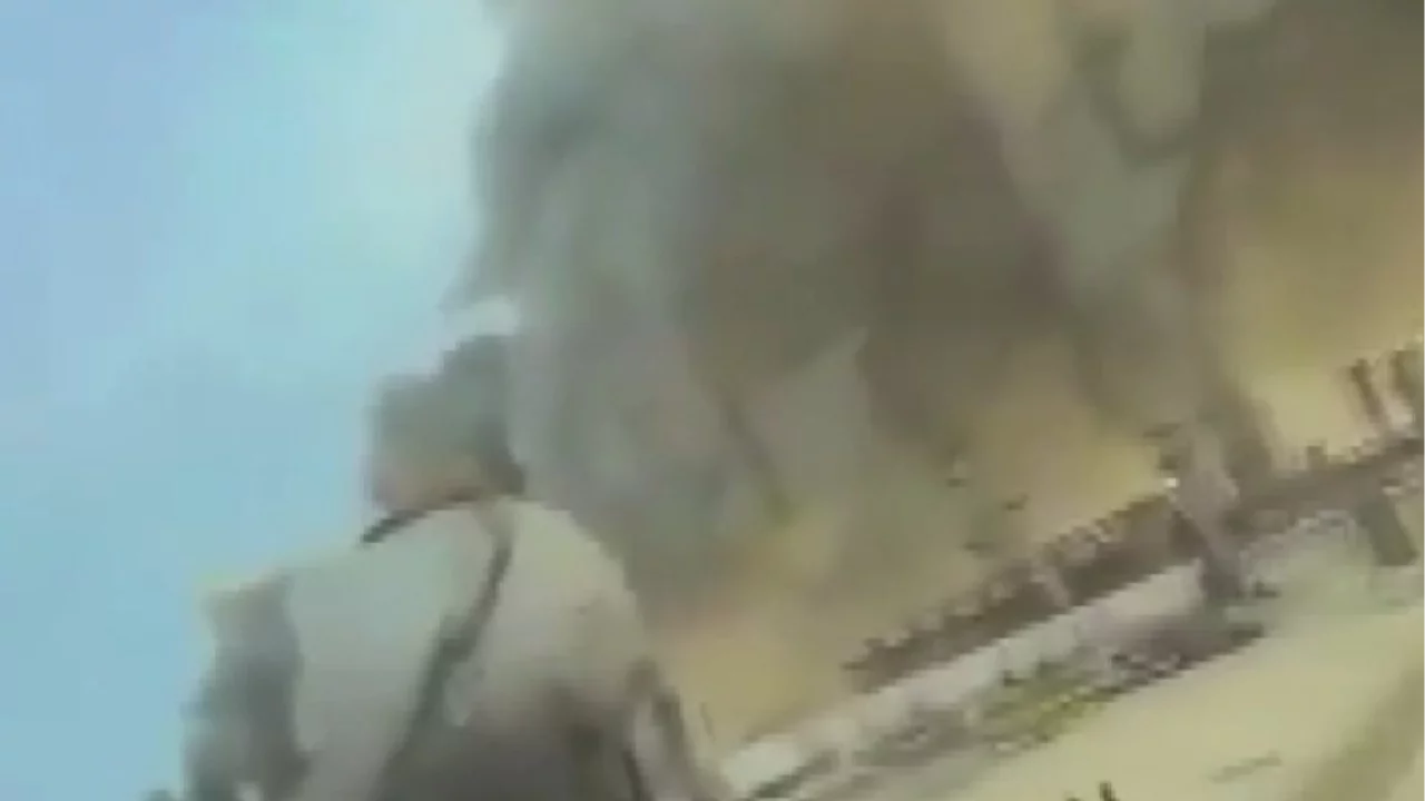 Suudi Arabistan'daki dev petrol rafinerisi vuruldu