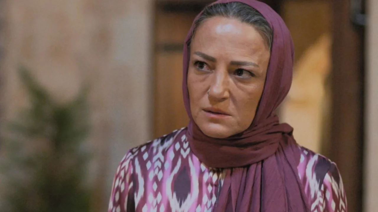 Uzak Şehir'in Fidan'ı gerçek hayatta bambaşka! İlkay Kayku'dan yoga pozları 