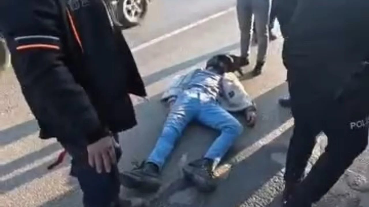 Eskişehir Bursa istikametinde kaza: Motosikletli kuryeyi ezdi