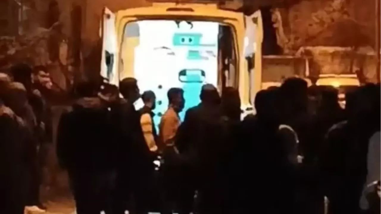 Annesini aldattığını iddia ettiği babasını öldürdü