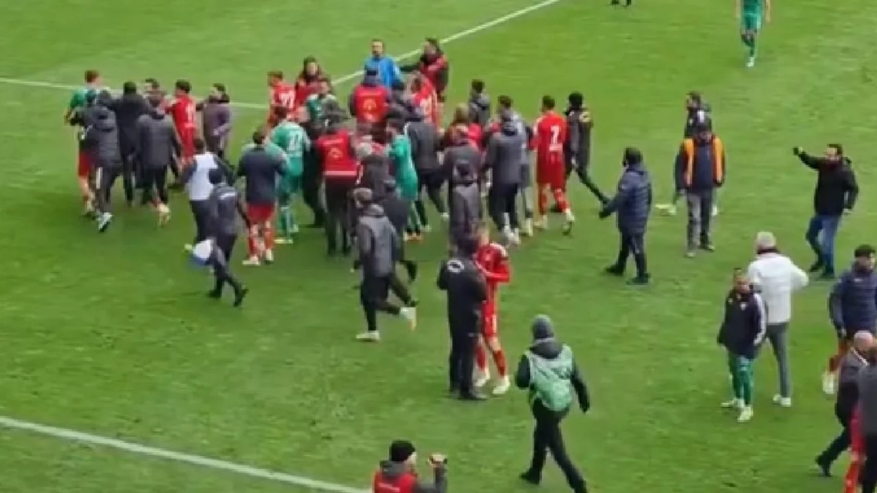 TFF 2. Lig'de şampiyonluğa koşarken yara alınca kavga çıktı 