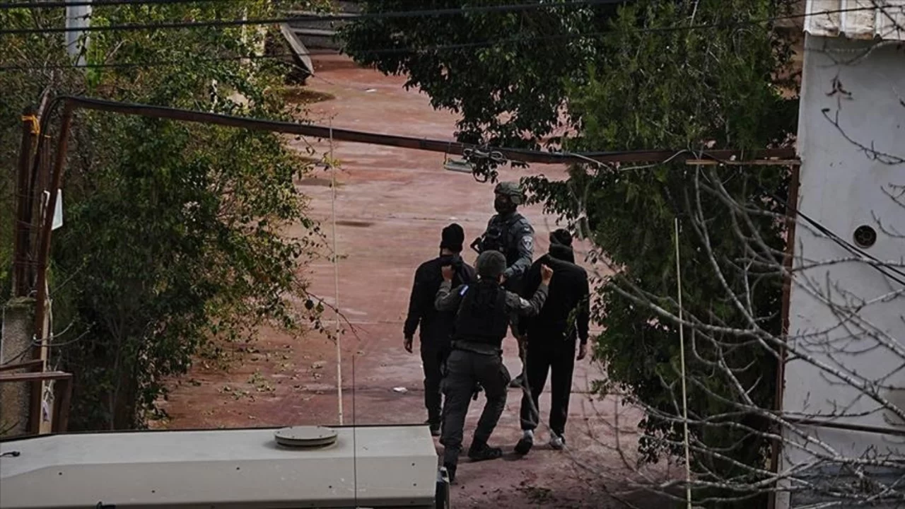 İsrail ordusu, Batı Şeria'daki Asker Kadim Mülteci Kampına baskın düzenledi