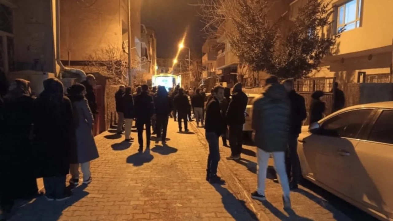 Genç kız sahurda babasını öldürdü!