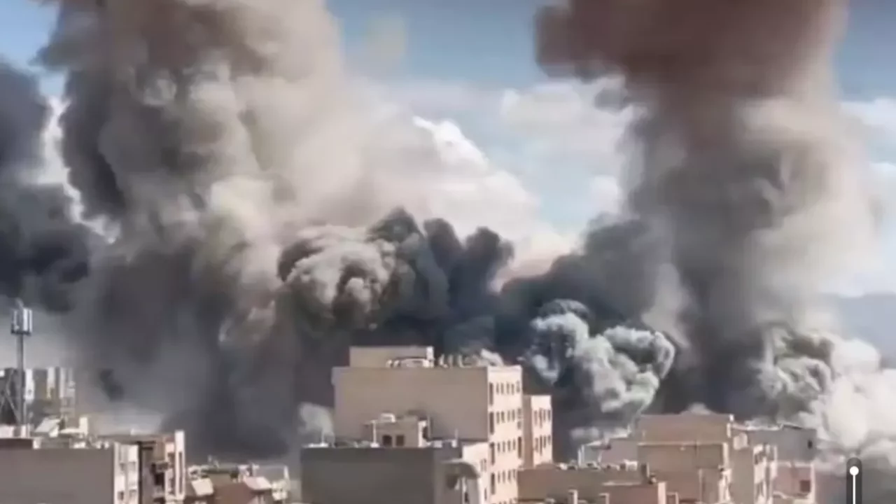 Tahran mahşer yeri! İsrail saldırdı, dumanlar gökyüzünü kapladı