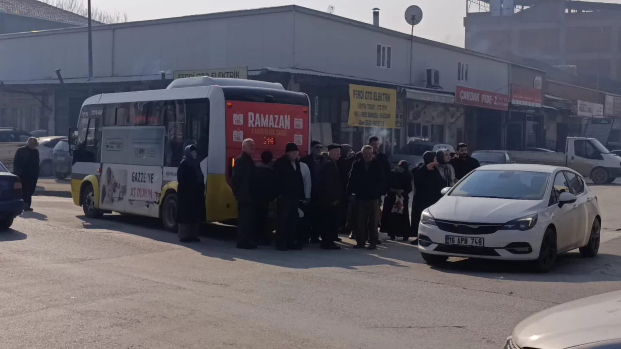 Bursa'da otobüs ile minibüs çarpıştı: Yaralılar var!