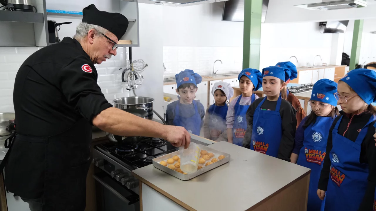 Ramazan tatlıları minik şeflerden