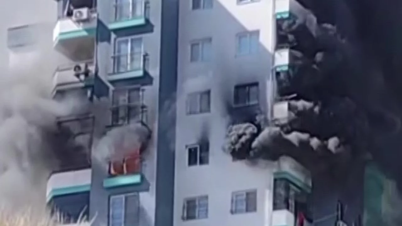 Metrelerce yüksekte yangın! Polis havaya ateş açmak zorunda kaldı