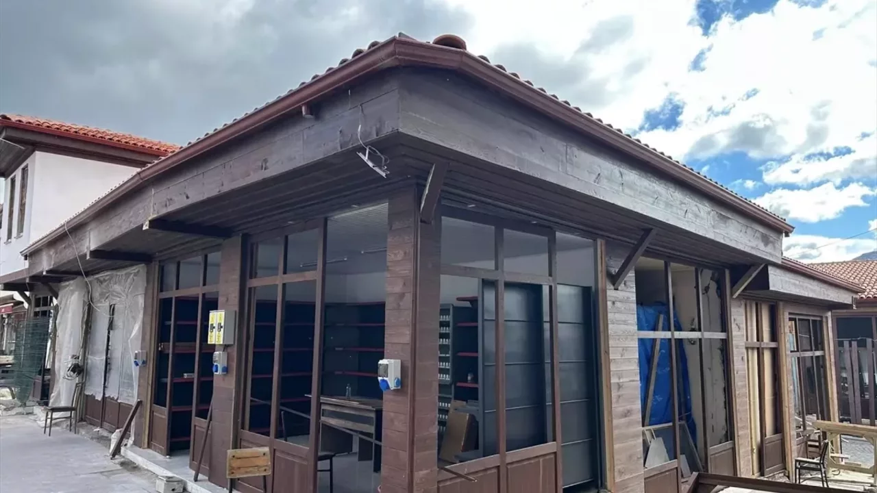 G&uuml;d&uuml;l'de &ccedil;arşı i&ccedil;inde cephe iyileştirme projesi s&uuml;r&uuml;yor