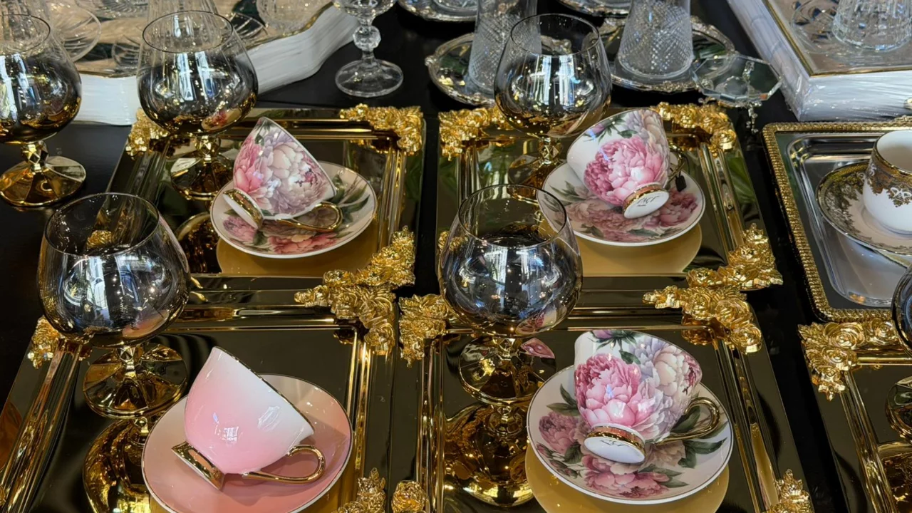 Bursa'da altın tozlu fincanın fiyatı dudak uçuklattı! Moda oldu, yok satıyor