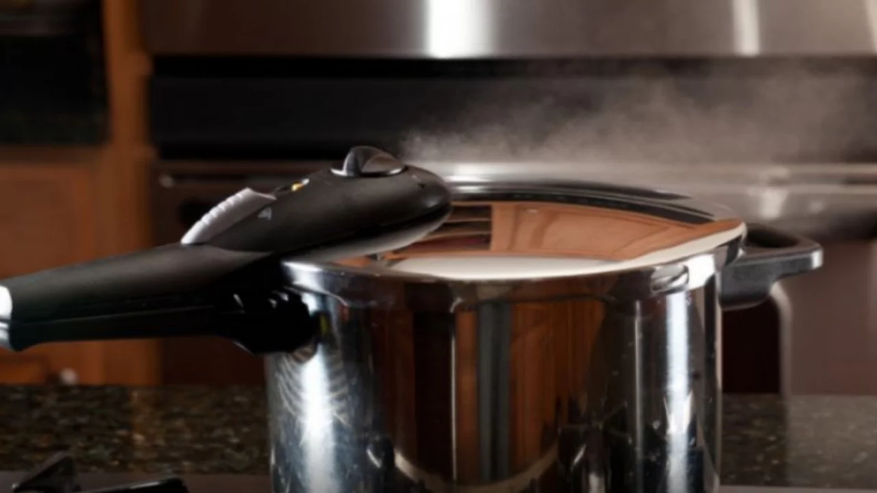 İftar vaktinde 'düdüklü tencere' faciası: Bomba gibi patladı!