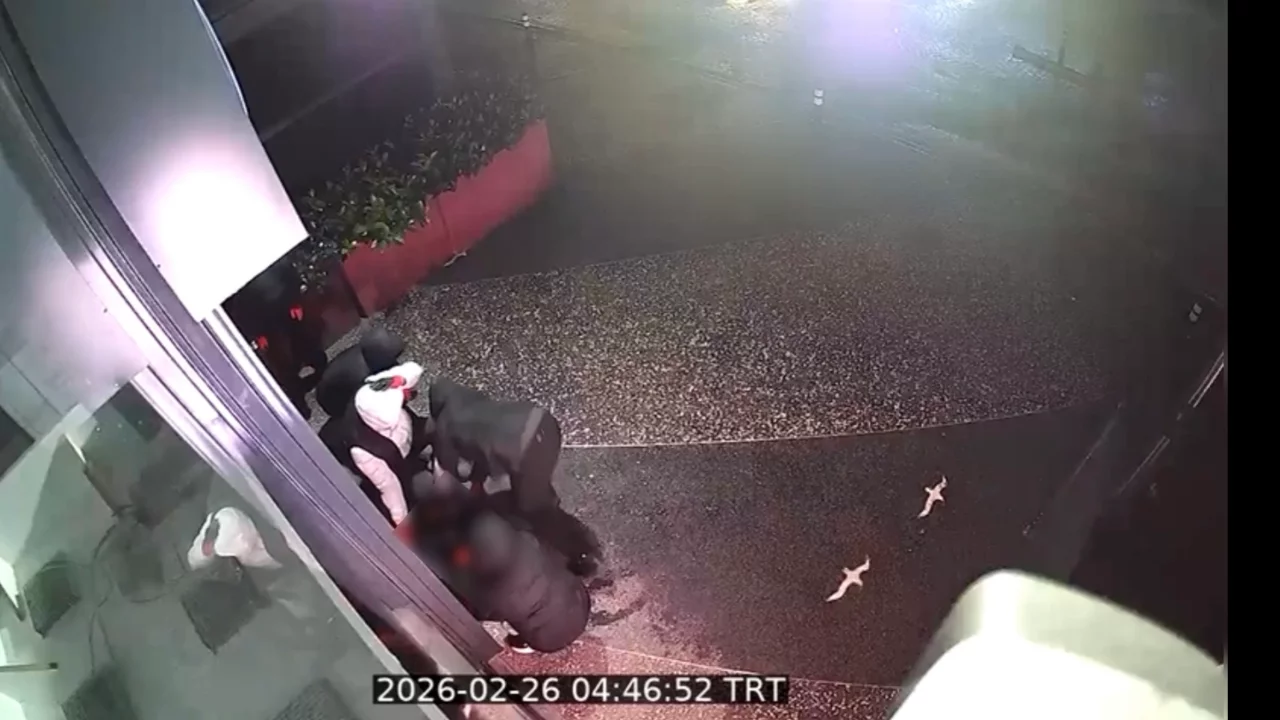 İki dakikada 18 milyon TL buhar oldu! Kuyumcu soygunu kamerada...