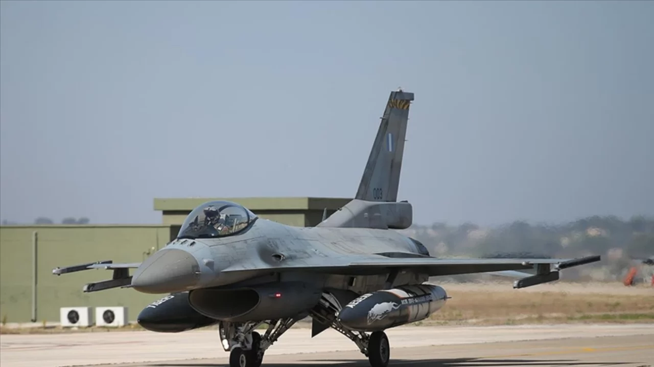 Yunan F-16'ları GKRY'ye konuşlandı
