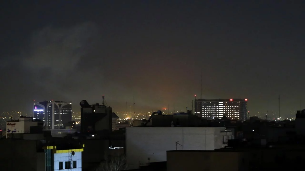 İsrail, Tahran'a yeni bir saldırı dalgası başlattığını duyurdu
