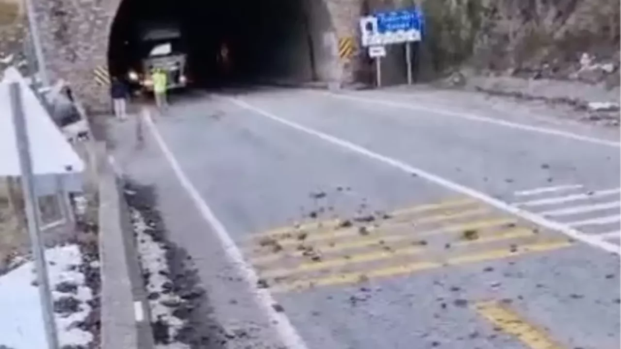 Giresun'da heyelan nedeniyle kara yolu ulaşıma kapandı